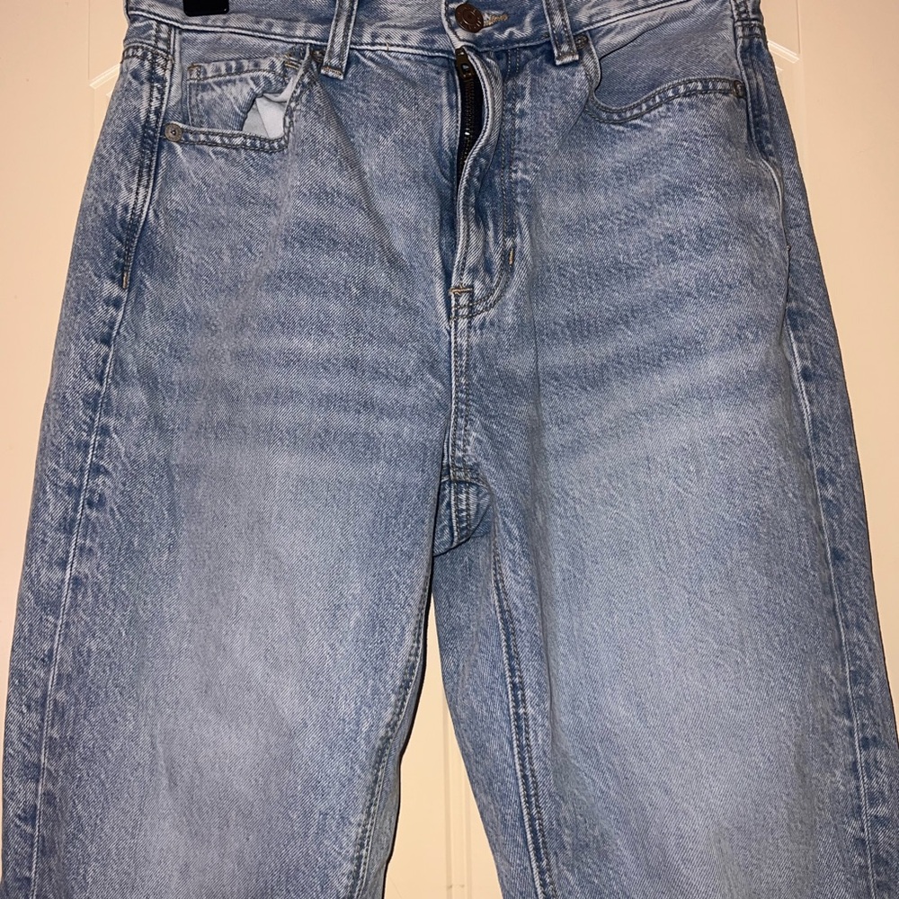 American Eagle Outfitters Light Blue Relaxed Jeans